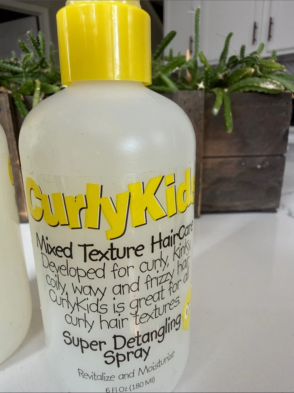 2 Curly kids Super Detangling Spray - Yellow Bottle